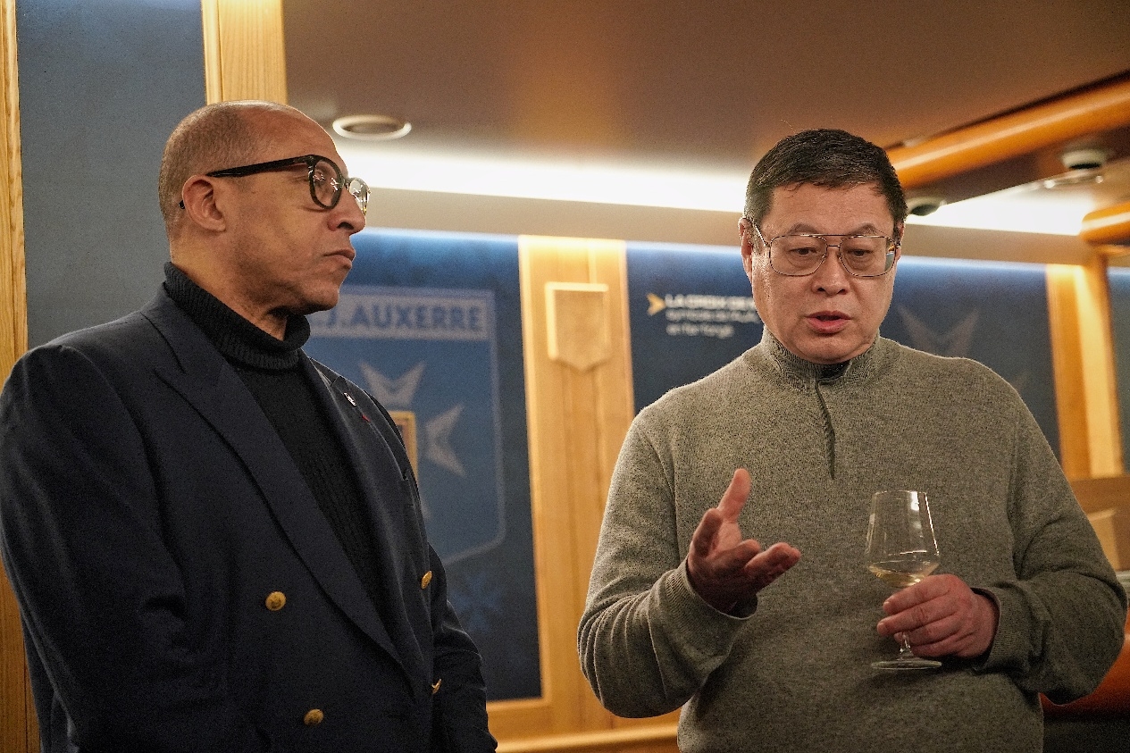 法國足協(xié)主席迪亞洛做客歐塞爾，并與董事會主席周云杰會晤