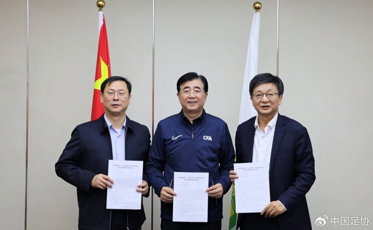 中國(guó)足協(xié)、江蘇省體育局、南京體育學(xué)院簽約共建足球裁判學(xué)院
