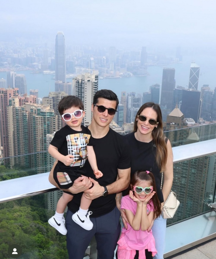 特謝拉帶家人赴中國香港過周末，陳晉一留言：這是個好地方