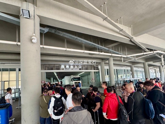 盛況空前！記者曬照：距離中澳之戰(zhàn)還有三小時，現(xiàn)場記者已超百名