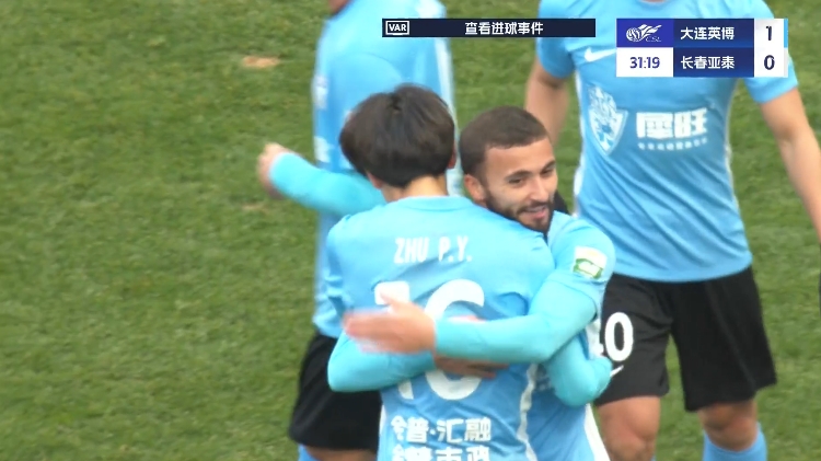 19歲朱鵬宇中超處子球！大連英博1-0領(lǐng)先長(zhǎng)春亞泰，馬萊萊助攻