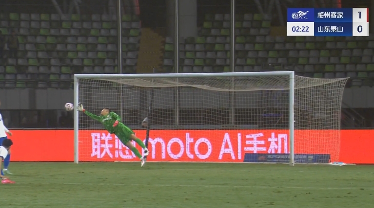 梅州開場2分鐘1-0泰山！茹子楠不停球抽射世界波攻破王大雷大門