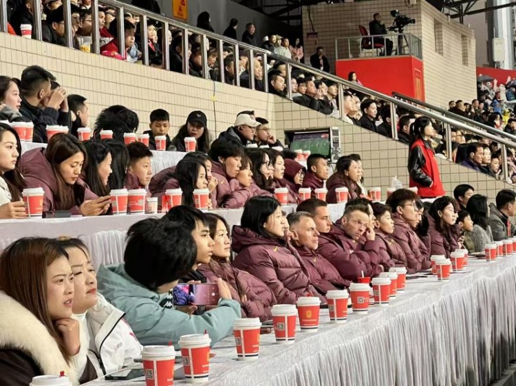 北青體育：中國女足現(xiàn)身中甲賽場，觀看重慶銅梁龍vs遼寧鐵人