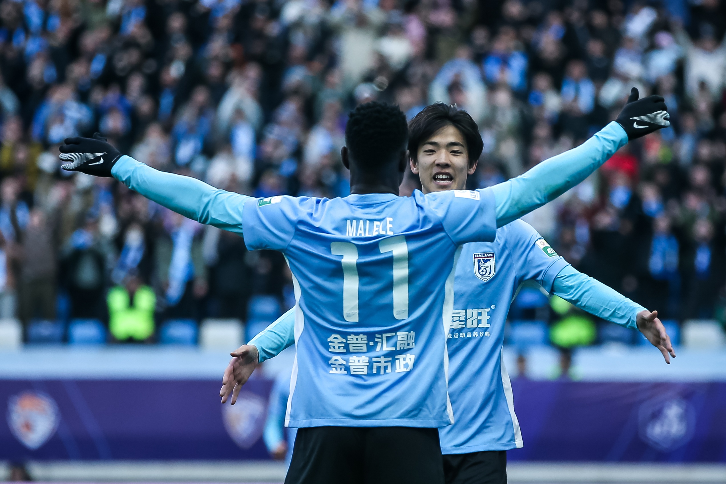 青春風(fēng)暴刮起來(lái)！19歲朱鵬宇&18歲王鈺棟處子球 19歲李新翔1射2傳
